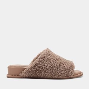 Aerosoles Yorktown Tan Faux Shearling Sandal, Size 7.5